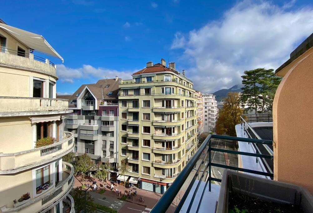 Toit-Terrasse Traversant Plein Centre 100M Du Lac Lägenhet Annecy Exteriör bild