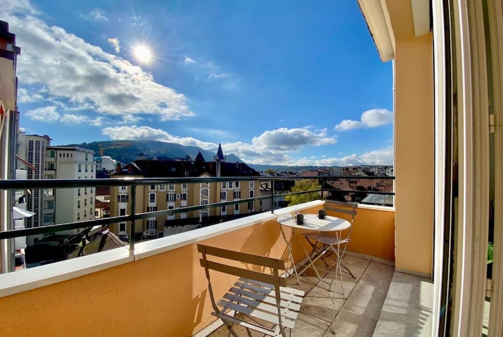 Toit-Terrasse Traversant Plein Centre 100M Du Lac Lägenhet Annecy Exteriör bild
