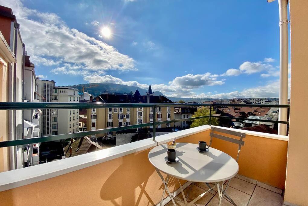 Toit-Terrasse Traversant Plein Centre 100M Du Lac Lägenhet Annecy Exteriör bild